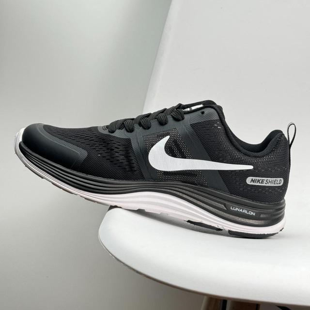 Nike Men's Trainers - Black - UK 7.5 on Productcaster.