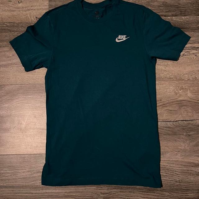 Nike Men's T-shirt - Green - XS on Productcaster.