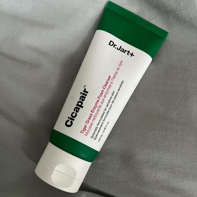 Dr Jart+ Cleanser and exfoliant - Green/White on Productcaster.