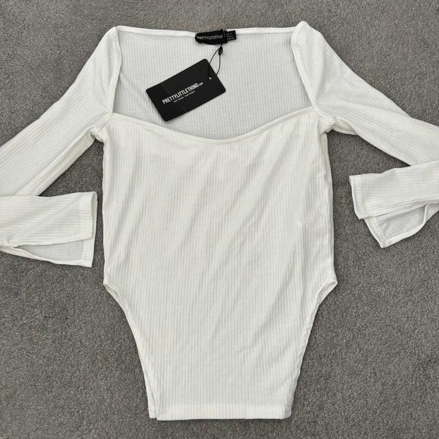 PrettyLittleThing Women's Top - White - 6 on Productcaster.