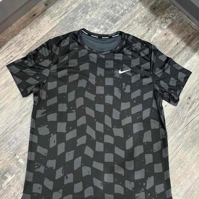 Nike Men's T-shirt - Black - L on Productcaster.