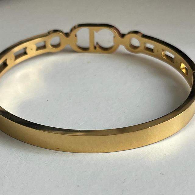 The Unbranded Brand Women's Bracelet - Gold on Productcaster.