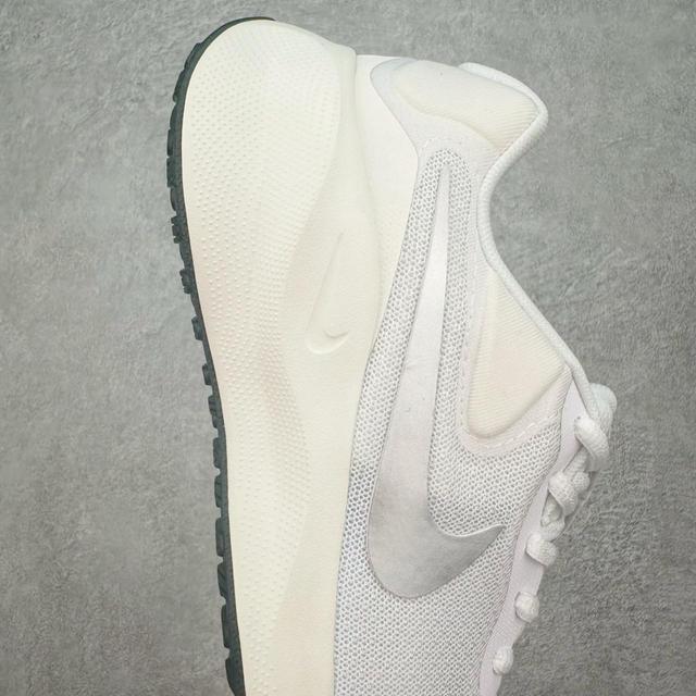 Nike Men's Trainers - White/Cream - UK 8.5 on Productcaster.