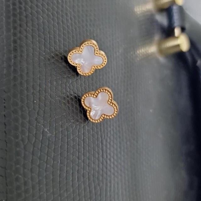 Van Cleef & Arpels Women's Earrings - White/Gold on Productcaster.