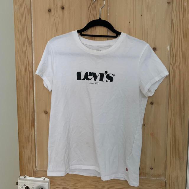 Levi's Women's T-shirt - White - 8 on Productcaster.