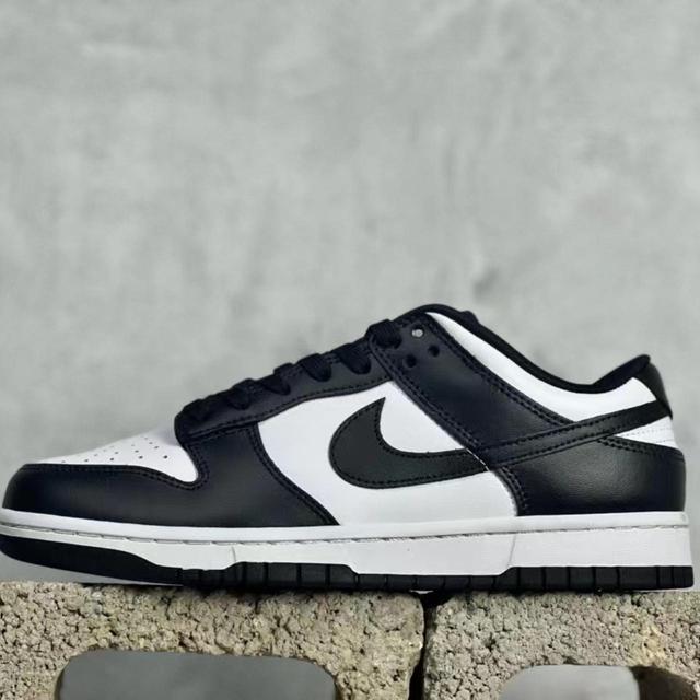 Nike Men's Trainers - Black/White - UK 8 on Productcaster.