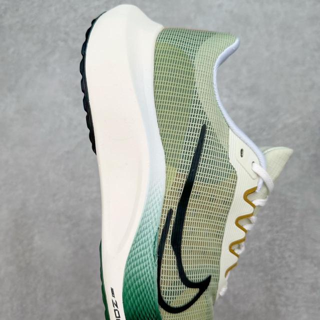 Nike Men's Trainers - Green/Multi - UK 8.5 on Productcaster.