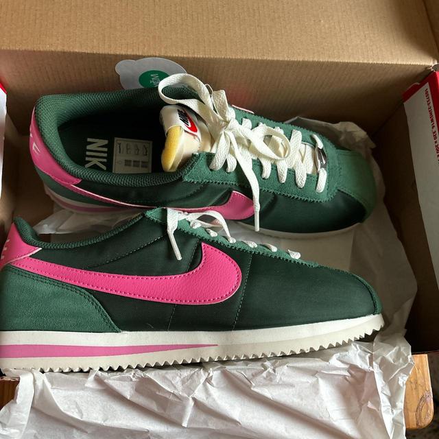 Nike Women's Trainers - Green/Pink - UK 7.5 on Productcaster.