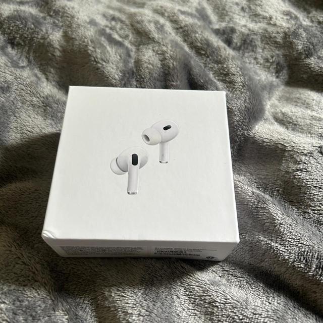 Apple Headphones - White on Productcaster.