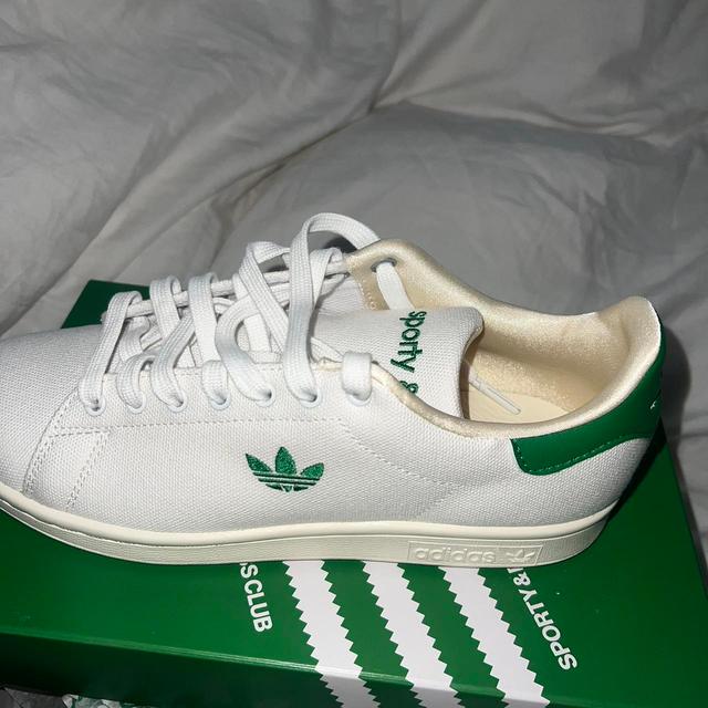 Adidas Women's Trainers - White/Green - UK 6 on Productcaster.