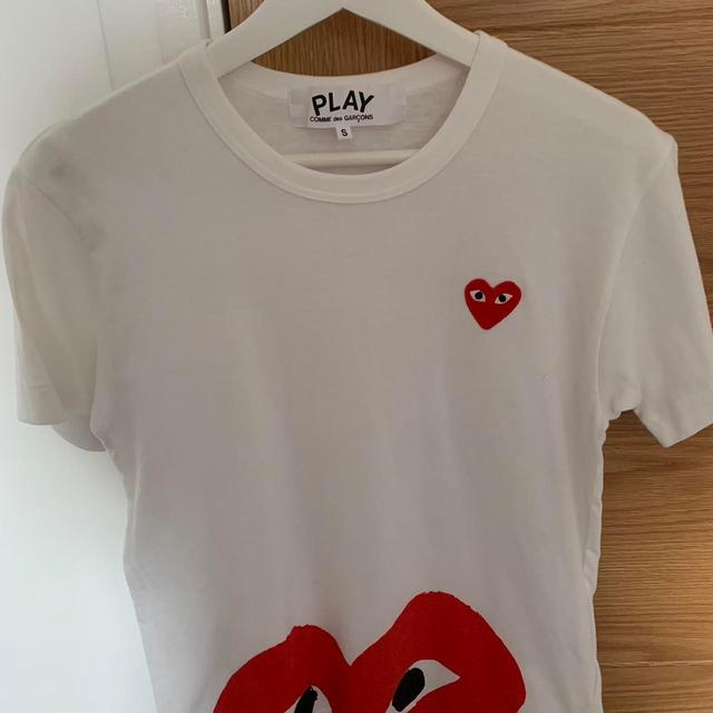 Comme des Garçons Play Men's T-shirt - White/Red - S on Productcaster.