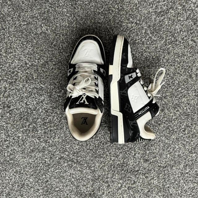 Louis Vuitton Men's Trainers - Black/White - UK 5 on Productcaster.