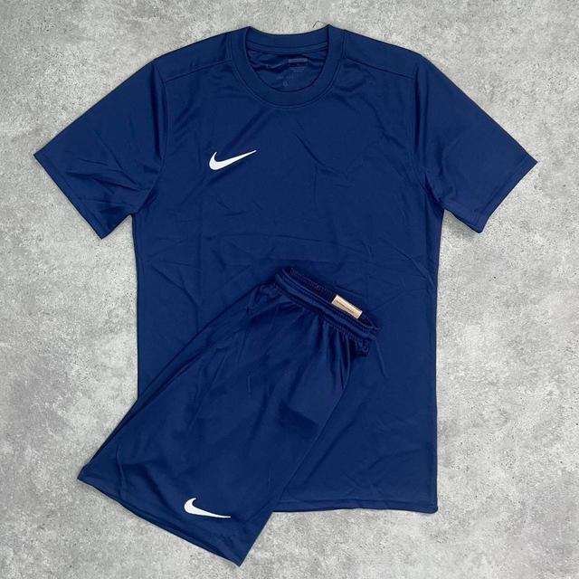 Nike Men's T-shirt - Navy/Black - M on Productcaster.