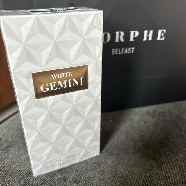 Perfume and cologne - White/Gold on Productcaster.