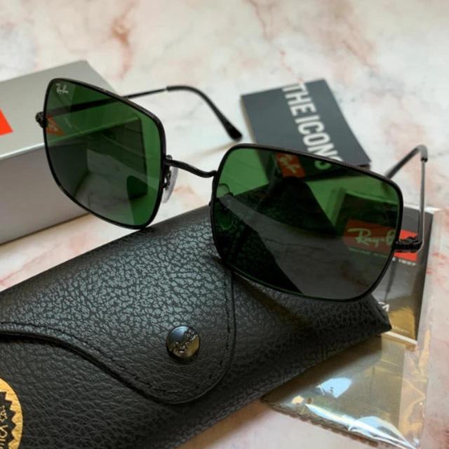 Ray-Ban Women's Sunglasses - Black/Green on Productcaster.