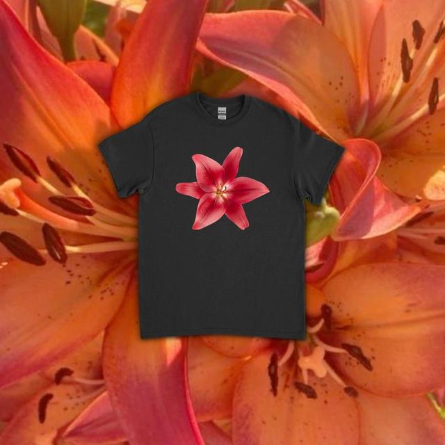 Handmade Women's T-shirt - Black/Red - XS on Productcaster.