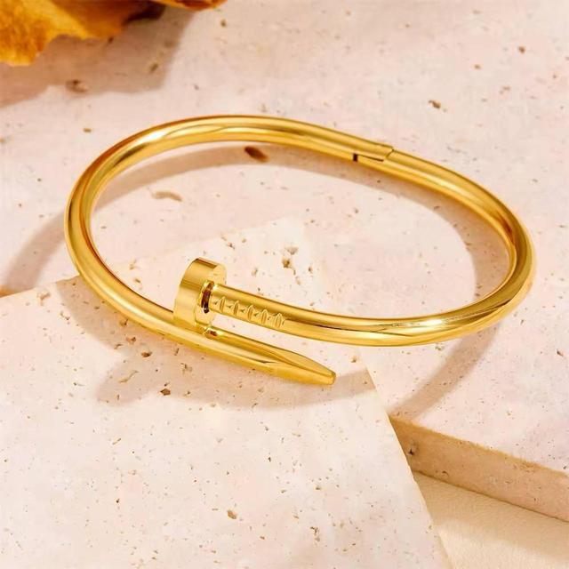 032c Women's Bracelet - Gold on Productcaster.