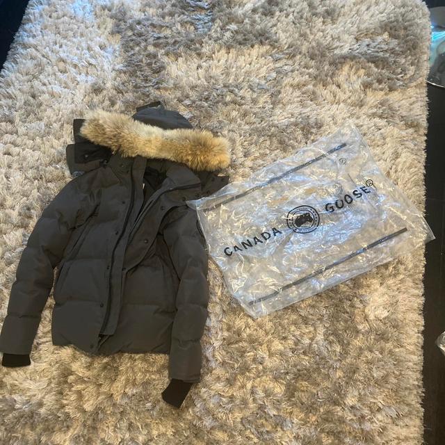 Canada Goose Men's Parka - Grey - XS on Productcaster.