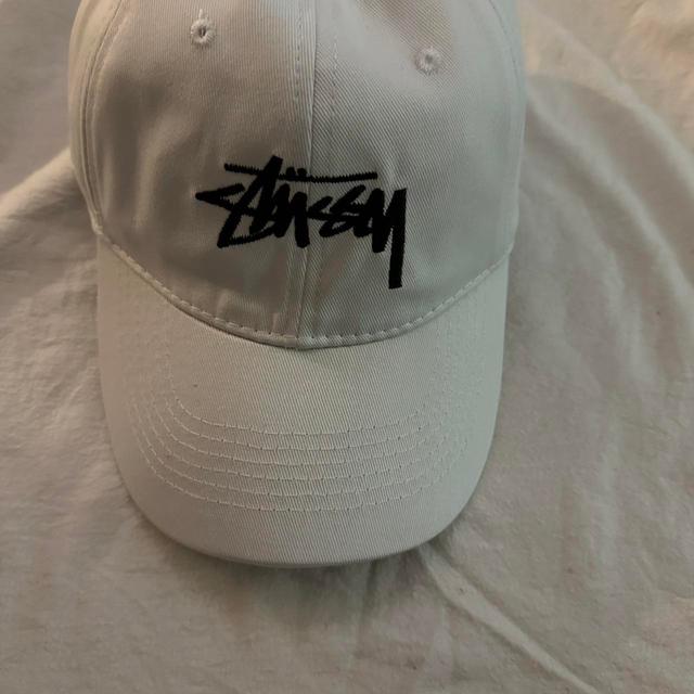 Stüssy Men's Hat - White on Productcaster.