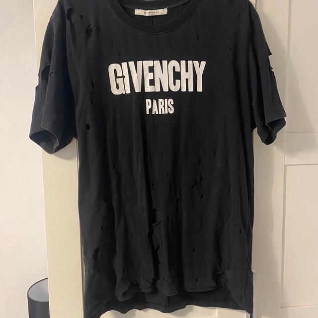 Givenchy Men's T-shirt - Black - L on Productcaster.