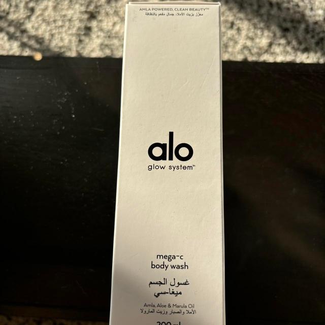 Alo Yoga Body wash - White/Black on Productcaster.