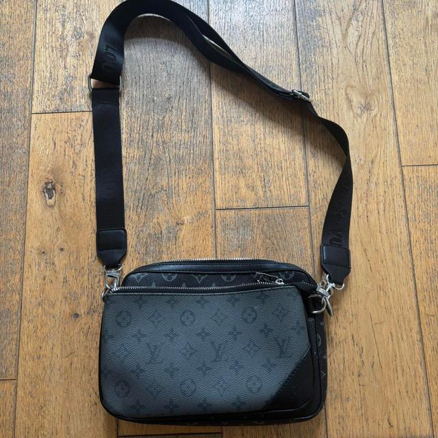 Louis Vuitton Men's Crossbody bags - Black on Productcaster.