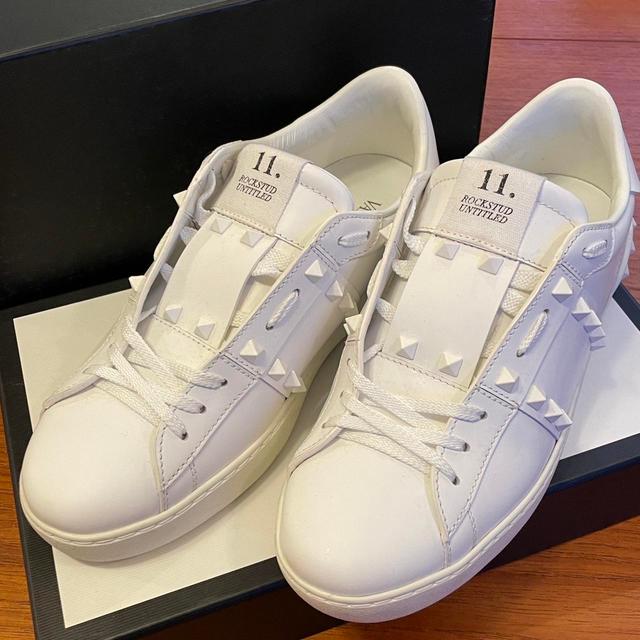 Valentino Men's Trainers - White - UK 6.5 on Productcaster.