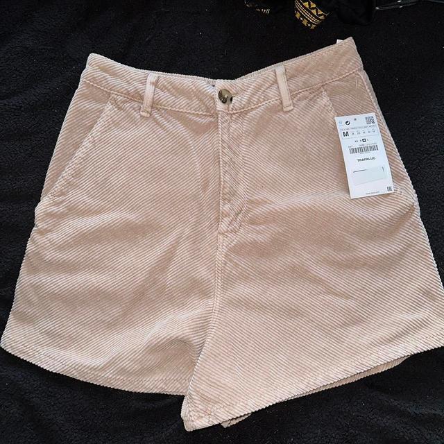 Zara Women's Shorts - Cream/Tan - M on Productcaster.