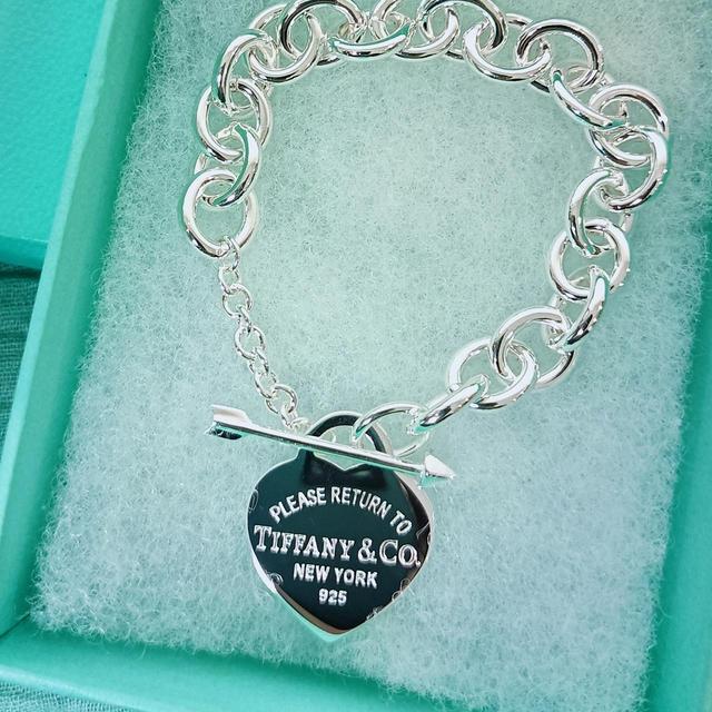 Tiffany & Co. Women's Bracelet - Silver on Productcaster.