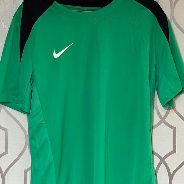 Nike Men's Shirt - Green - L on Productcaster.