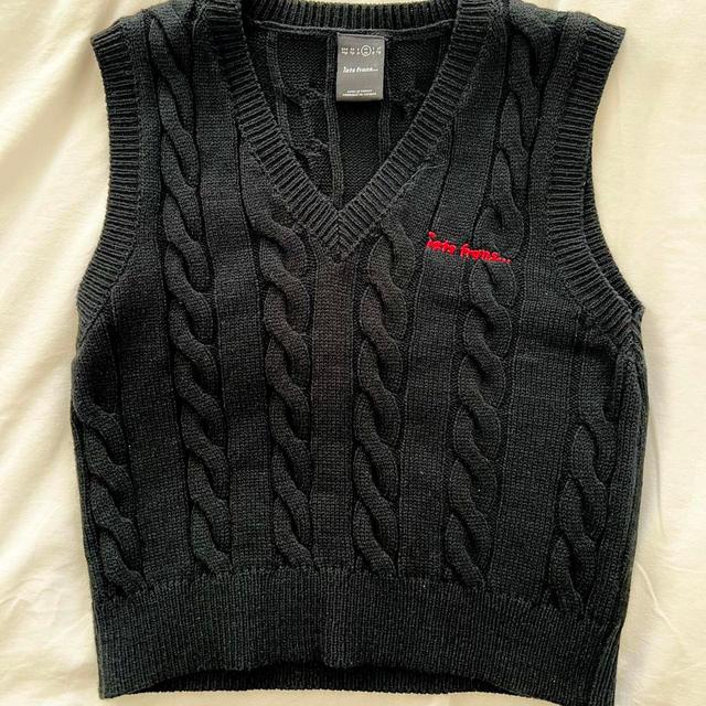 iets frans... Women's Vest - Black/Red - M on Productcaster.