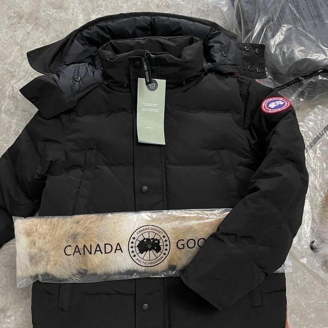 Canada Goose Men's Puffer Jacket - Black - S on Productcaster.