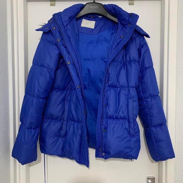 UNIQLO Women's Puffer Jacket - Blue - M on Productcaster.