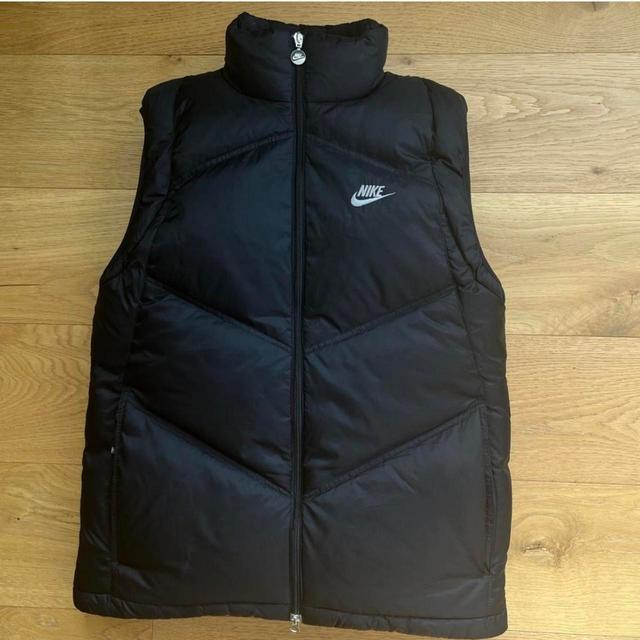 Nike Men's Gilet - Black - L on Productcaster.