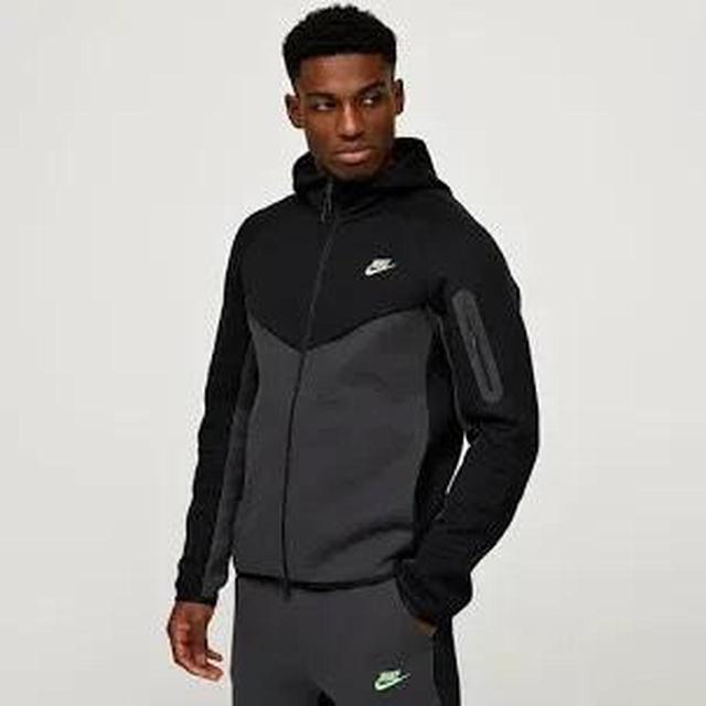 Nike Men's Hoodie - Black - S on Productcaster.