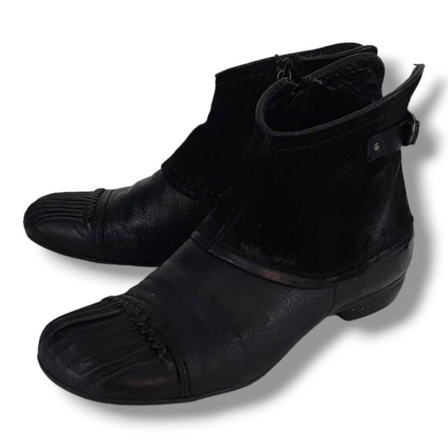 Vintage Women's Boots - Black - UK 5 on Productcaster.