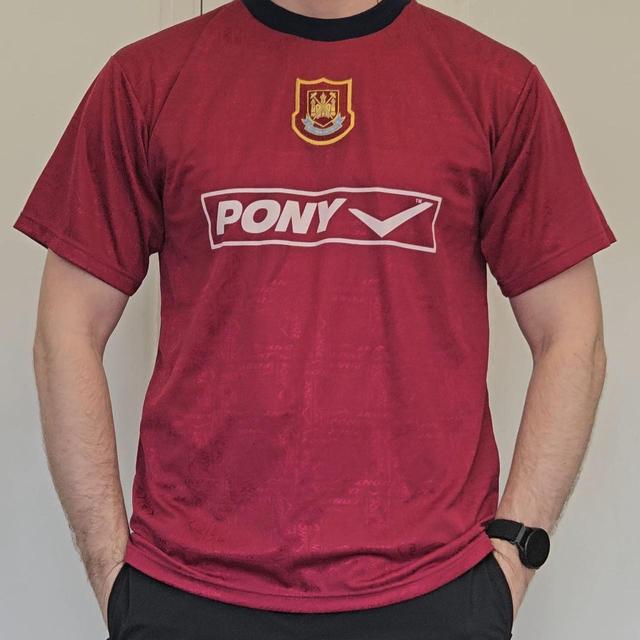 Pony Men's T-shirt - Burgundy - L on Productcaster.