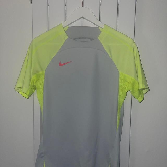 Nike Men's T-shirt - Grey/Multi - S on Productcaster.