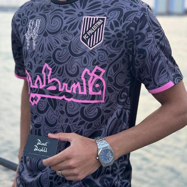 Men's T-shirt - Black/Pink - XL on Productcaster.