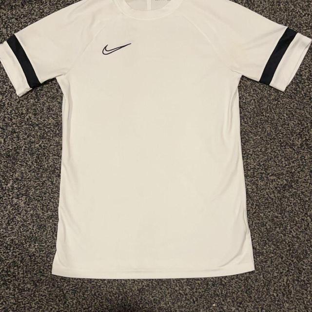 Nike Women's T-shirt - White - S on Productcaster.