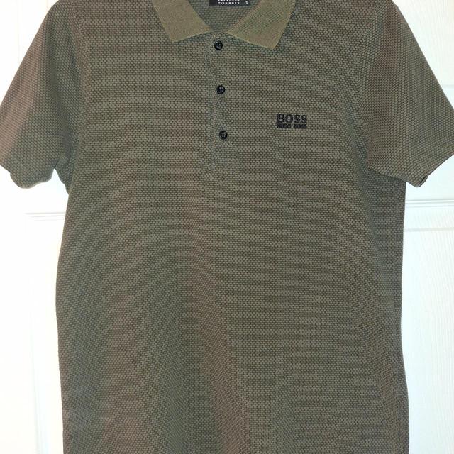 Hugo Boss Men's T-shirt - Green/Khaki - S on Productcaster.