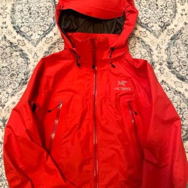 Arc'teryx Women's Blazer Jacket - Red - L on Productcaster.