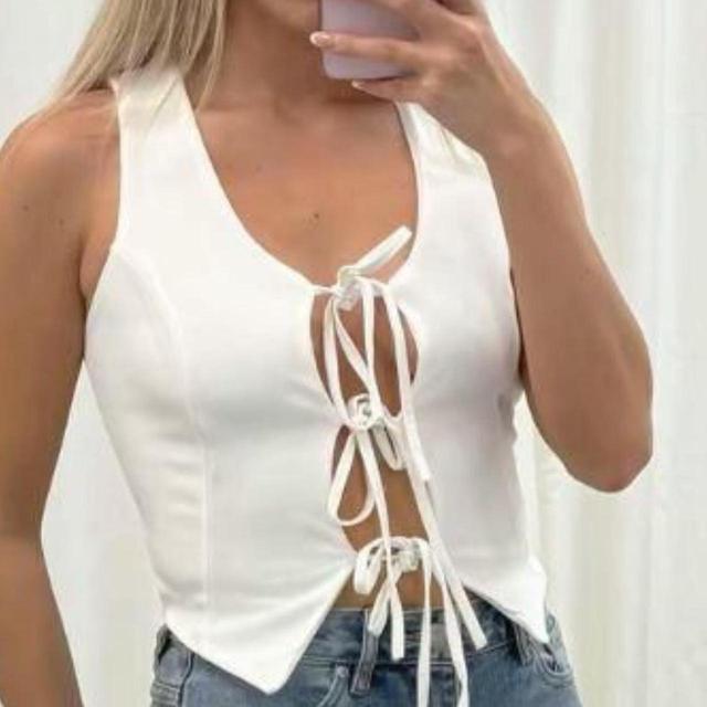 Women's Crop top - White on Productcaster.