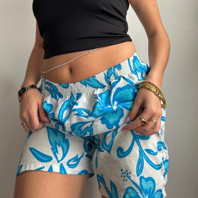 Vintage Women's Shorts - White/Blue - M on Productcaster.