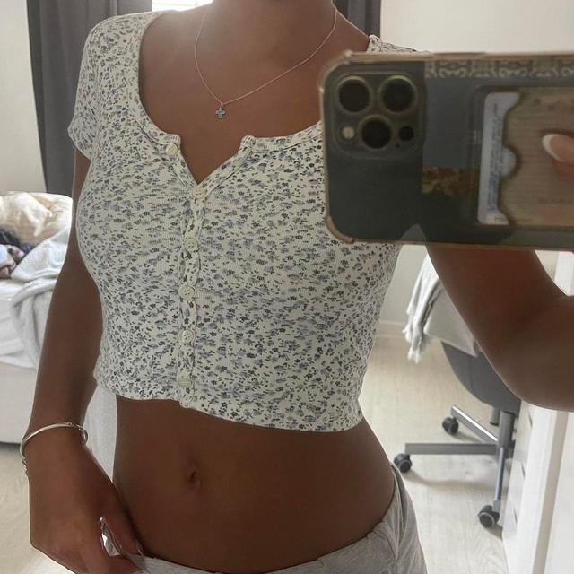 Brandy Melville Women's Crop top - White/Blue - One size on Productcaster.