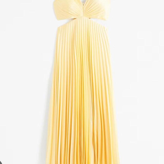 Abercrombie & Fitch Women's Dress - Yellow - 22 on Productcaster.