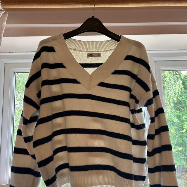 Hollister Co. Women's Jumper - White/Navy - S on Productcaster.