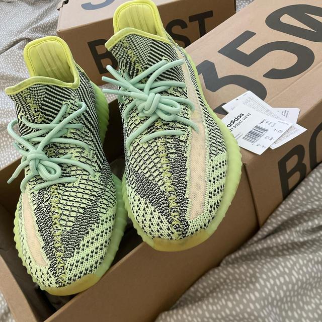 Yeezy Men's Trainers - Green - UK 9.5 on Productcaster.