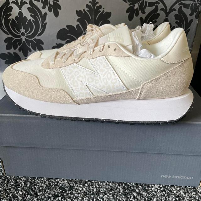 New Balance Women's Trainers - Cream - UK 7.5 on Productcaster.