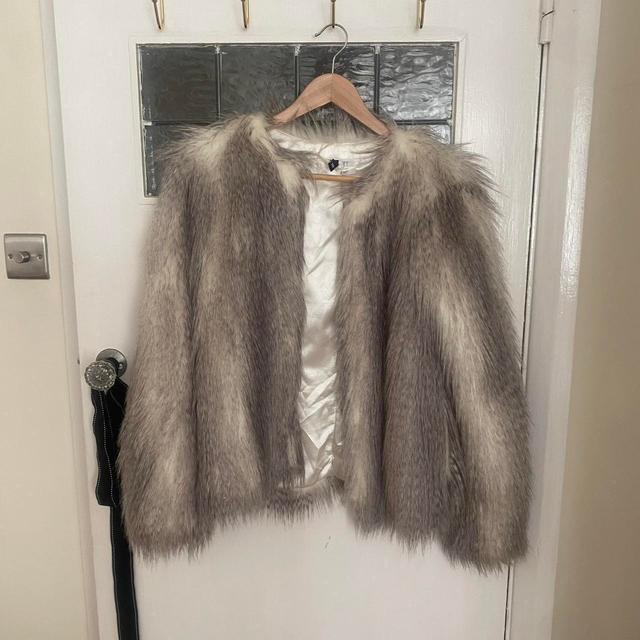 H&M Women's Faux fur Jacket - Grey - UK 10 on Productcaster.